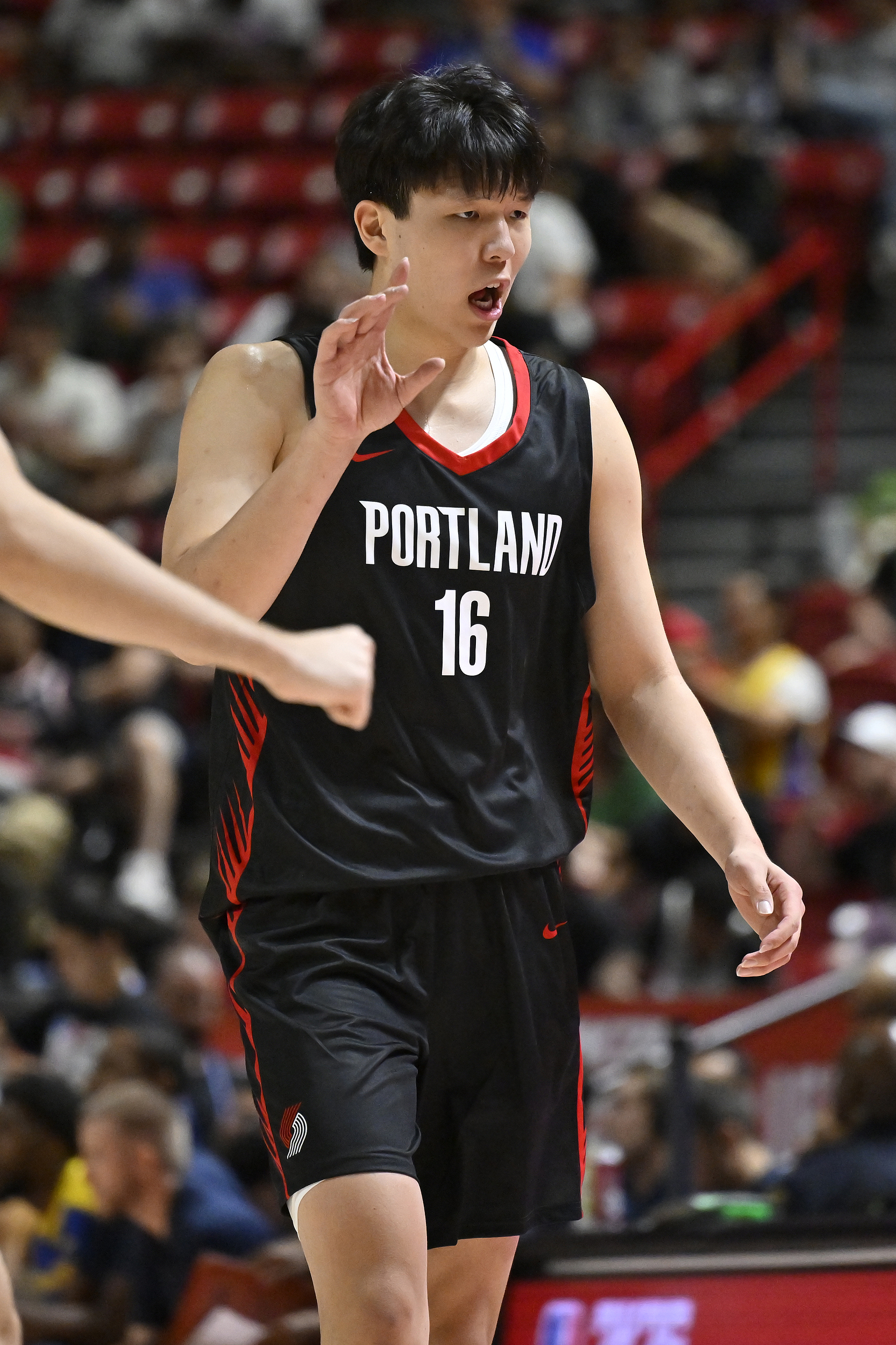 大乐透综合走势图-开拓者夏联主帅赞杨瀚森首秀表现：他打得非常强硬，传出了好几个好球